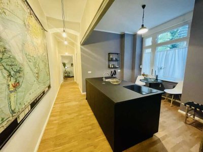 Bezugsfrei und keine Treppen: moderne, voll möblierte Wohnung