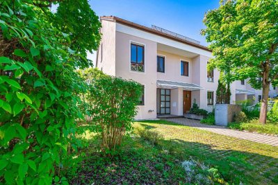 Großzügig & frisch renoviert: Wunderschönes Reiheneckhaus im begehrten Germering