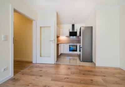 Sehr attraktive & erneuerte 2-RW im DG * neuw. EBK mit Geräten * Bad mit Wanne & Duschwand * TG-SP*