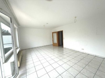 Großzügige 2-Zimmer-Wohnung mit Balkon, Stellplatz & EBK – Mietfreie Zeit zur Renovierung!