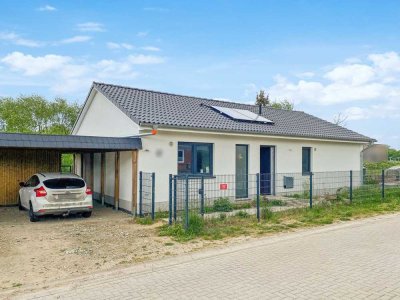 Wohnen im Grünen: Moderner und energieeffizienter Eigenheim-Bungalow in Veelböken