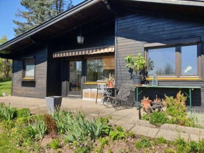 Kraft tanken, Waldrandlage - Holzbungalow top saniert