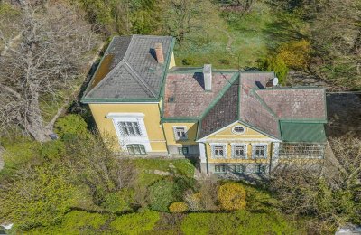Historische Villa mit traumhaftem Grundstück