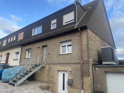 Hattingen-Welper: Dachgeschosswohnung im 3-Familienhaus, ca. 75 qm 3 Zi., 2 Bäder, Gasetagenheizung,