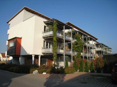 Schöne, helle 3-Zimmer-Wohnung mit Balkon, EBK und Stellplatz