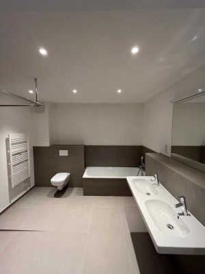 Stilvolle, neuwertige 3 Zimmer Wohnung mit luxuriöser Ausstattung und Einbauküche in Reppenstedt