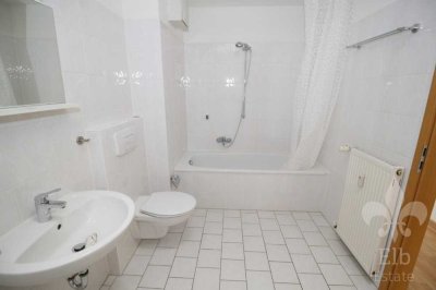 Helle praktische 3 Raum Wohnung im Dachgeschoss mit Balkon in Sudenburg ab sofort verfügbar