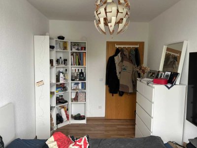 12 qm Zimmer in renovierter 3er-Wg (73 qm)