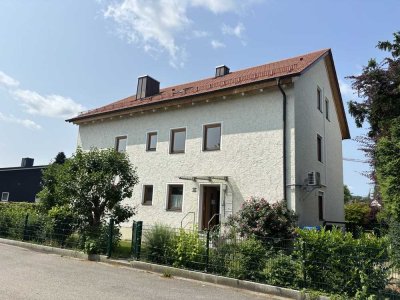 Stilvoll sanierte Dachgeschosswohnung in kleinem 3-Familienhaus in Mühldorf - Modern & klimatisiert
