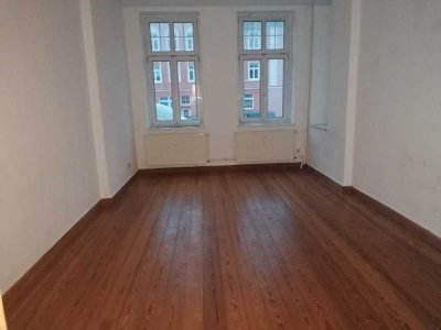 Attraktive 2-Zimmer-EG-Wohnung mit Balkon und Einbauküche in Schwerin