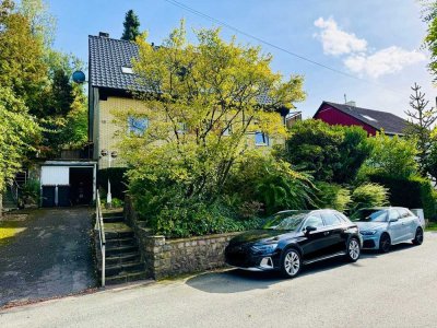 +++ Freistehendes,großzügiges Ein-bzw. Zweifamilienhaus mit Garten,2 Garagen u. Ausbaupotenzial +++
