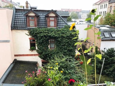 idyllische, ruhige 2-Raum-Wohnung mit Dächerblick vom Balkon im denkmalgeschütztem Haus