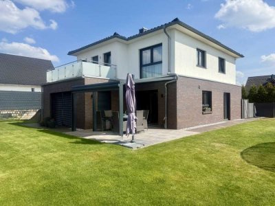 Exklusives Einfamilienhaus mit 5 Zimmern, moderner Küche, Solar, Kamin u.v.m.