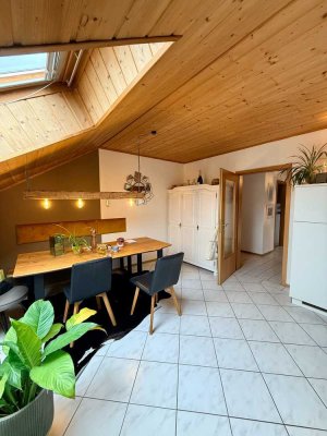 Gemütliche Dachgeschosswohnung mit Balkon, Gartenanteil und Stellplatz in ruhiger Lage von Hutthurm