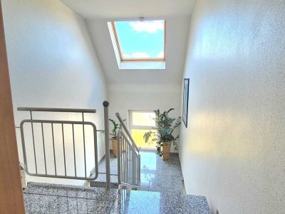 Geschmackvolle, neuwertige 3-Zimmer-Maisonette-Wohnung mit geh. Innenausstattung mit Balkon