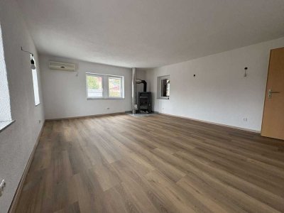 Gemütliche 2-Raum-Wohnung mit Kamin, Einbauküche & Top-Lage in Großröhrsdorf