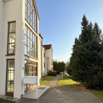 *Zur Kapitalanlage - Vermietete 2 Raum Wohnung mit Terrasse und TG-Stellplatz in Dresden Gompitz*