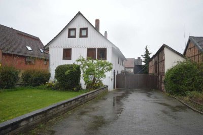 Sanierungsbedürftiges Fachwerkhaus mit Nebengebäuden und Carport in Vienenburg