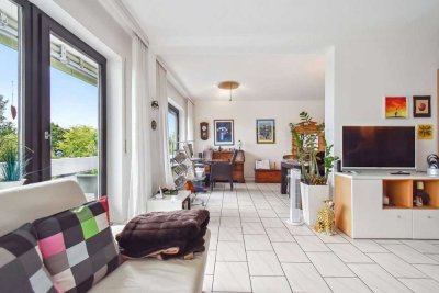 Sonnenterrasse mit Fernblick: Wohnung mit Aufzug & Potenzial auf 3 Zimmer in gefragter Lage