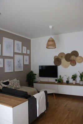 Stilvolle, sanierte 2-Raum-Wohnung mit Balkon und EBK in Dresden