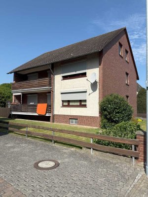 Zweifamilienhaus, untere Etage vermietet, obere Etage zum Selberwohnen, jew. 4 Zi., Kü./Bad, Keller