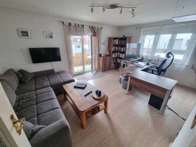 Helle 3 Zimmer Whg mit Terrasse und Einbauküche | WG-geeignet
