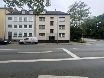 MFH mit 8 WE, 8 Garagen sowie zwei separaten Apartmenthäusern im Innenhof