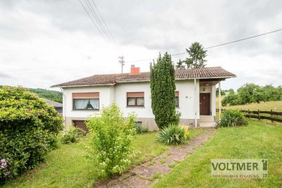 WINKEL - Bungalow mit Garage und großem Grundstück in Feldrandlage von Lautenbach!