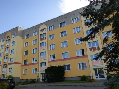 Geräumige 3-Zimmerwohnung mal Einbauküche und Balkon in Coswig