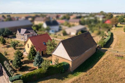 Resthof mit Energieeffizienzhaus und historischer Scheune in der Nähe von Leipzig