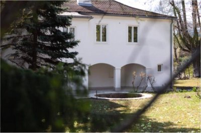 Hochwertig sanierte Villa mit ca. 1.000 m² Garten und Garage in Bestlage Hietzing – TOP PREIS