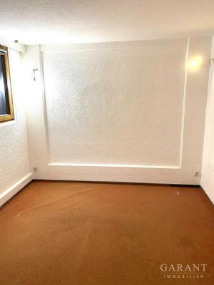 # Hobbyraum mit Außenstellplatz #