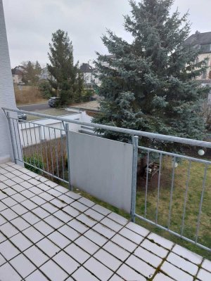 Mühlheim-Dietesheim: Schönes helles 1-Zimmer-Apartment mit großzügigem Balkon in kleiner Wohneinheit
