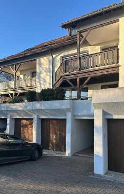 Sonnige 2,5 Zimmer Wohnung mit grosser Terrasse