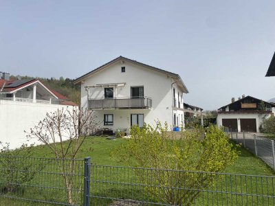 Möbliert und befristet: 4-Raum-Wohnung  mit Balkon und Einbauküche zur Zwischenmiete in Penzberg