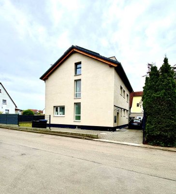Stilvolle Dachgeschosswohnung mit Luxus-Einbauküche