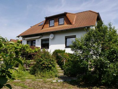 Einfamilienhaus mit Kamin auf großem Grundstück in zentraler, ruhiger Wohnlage!