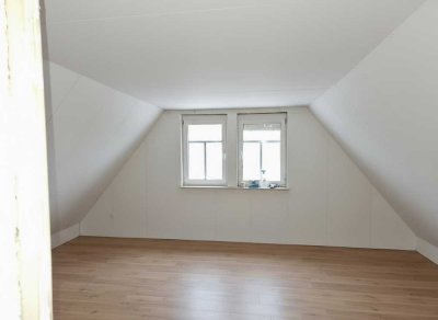 Gemütliche 1,5 Zimmer Dachgeschosswohnung mit 33m² in Friedberg zu vermieten