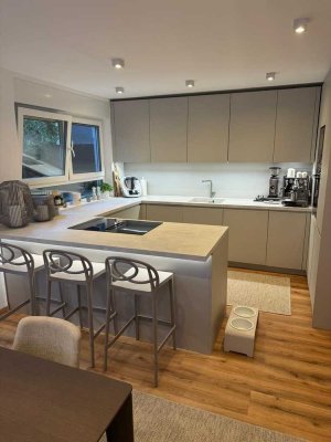 Moderne 2 Zimmer Wohnung mit großer Terrasse zu vermieten * inkl. Einbauküche