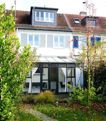 Schön saniertes Eigentum, Einfamilienhaus ca. 100m², 4 Zi., provisionsfrei, wohnfertig mit Garten