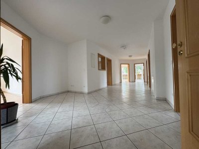 Helle gut geschnittene 5,5-Zimmer-Wohnung mit geh. Innenausstattung und EBK in Aschheim