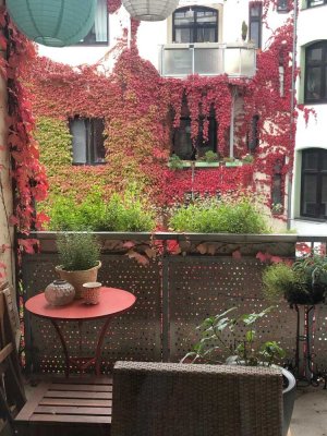 Zentral aber ruhig: Schöne 75-qm-Wohnung mit großer Wohnküche und Balkon in D.-Friedrichstadt
