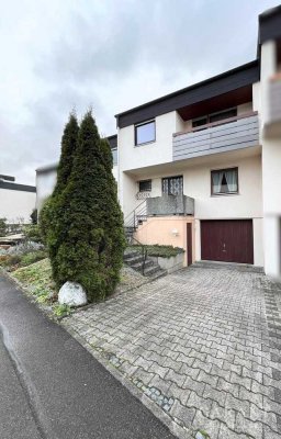 Gepflegtes Reihenmittelhaus mit Gartenbereich und Garage