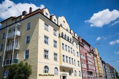 2 Mehrfamilienhäuser nebst Hofgebäude