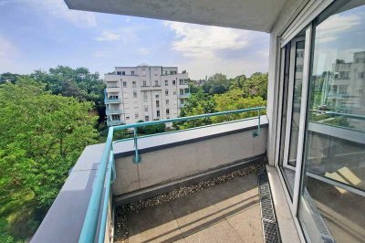 6513 - Lichtdurchflutete und gut geschnittene 4-Zimmerwohnung mit 2 Balkonen, TG-Stellplatz!