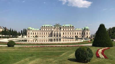 Angeboten wird eine exklusive Dachgeschoss Maisonette im 3. Wiener Bezirk Nahe Belvedere!