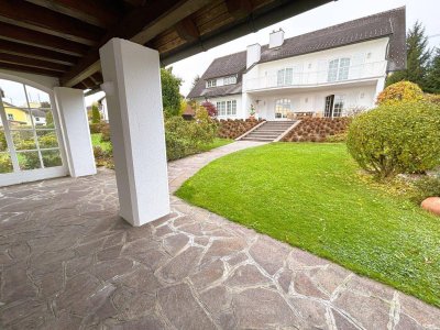 Geschmackvolles Wohnhaus mit Büroeinheit, Garten &amp; Pool im Zentrum von Neumarkt