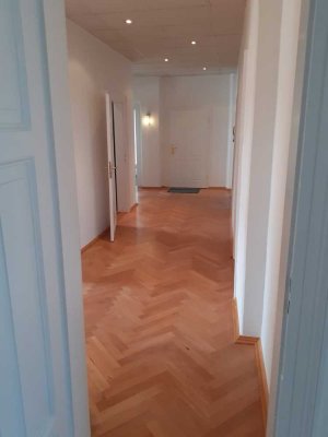 Sanierte 5-Wohnung mit EBK und Balkon im Zentrum