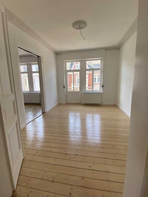 3 - 4 Zimmer Stilaltbau mit 2 Balkone