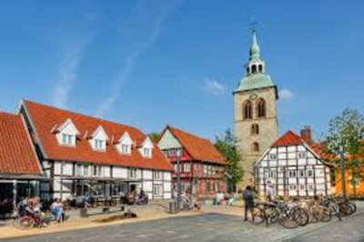 Stilvolle, modernisierte 1,5-Raum-Wohnung mit Einbauküche in Rheda-Wiedenbrück